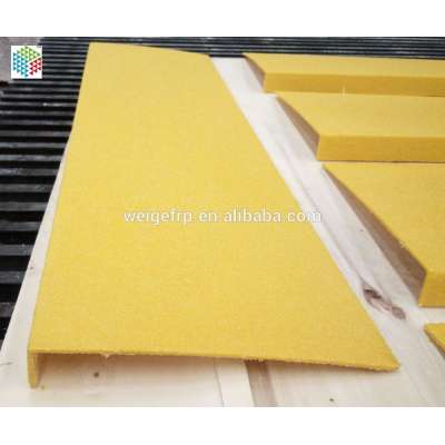 2018 All-weather anti-slip FRP gritted stair nosing